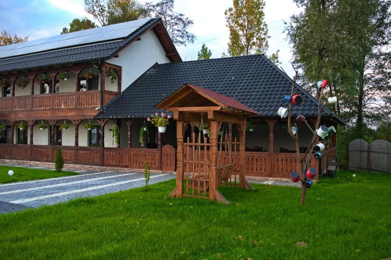Conacul Cosaului Feresti Exterior foto